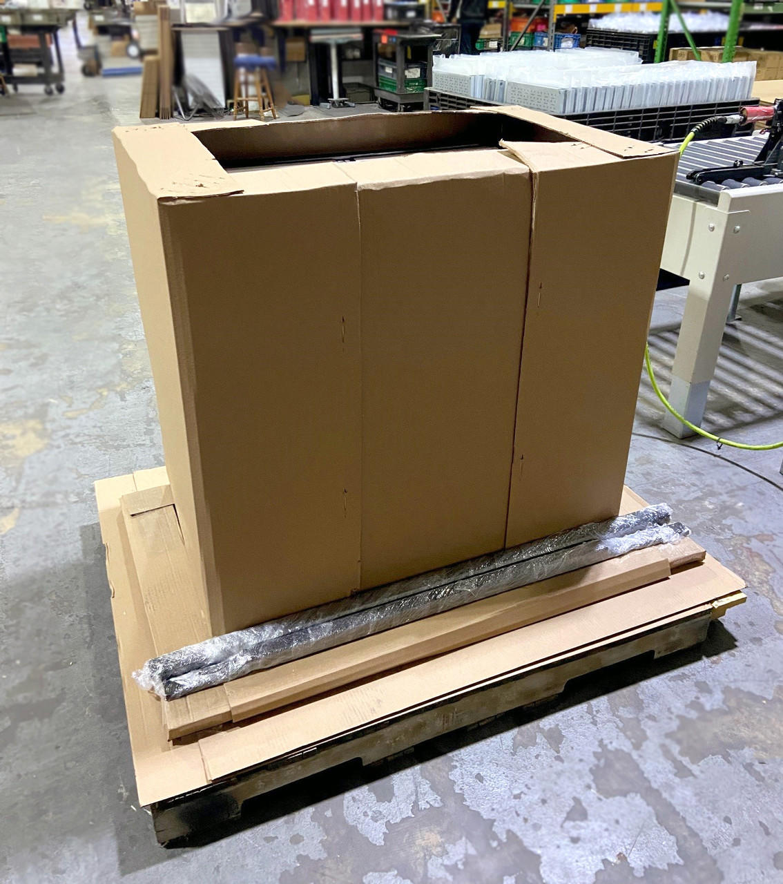 Free Standing Easy to Assemble Pegboard Workbench